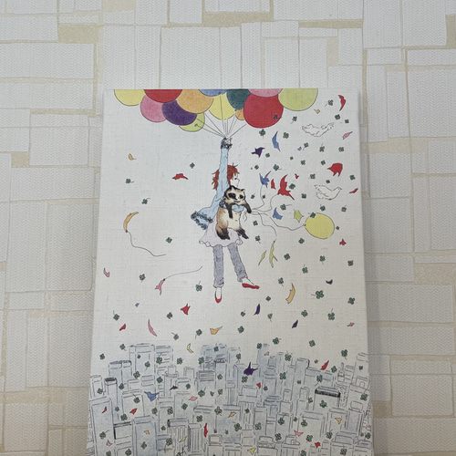 風船」キャンバスパネル 空 風船 タヌキ ハト ビル 灰色 絵