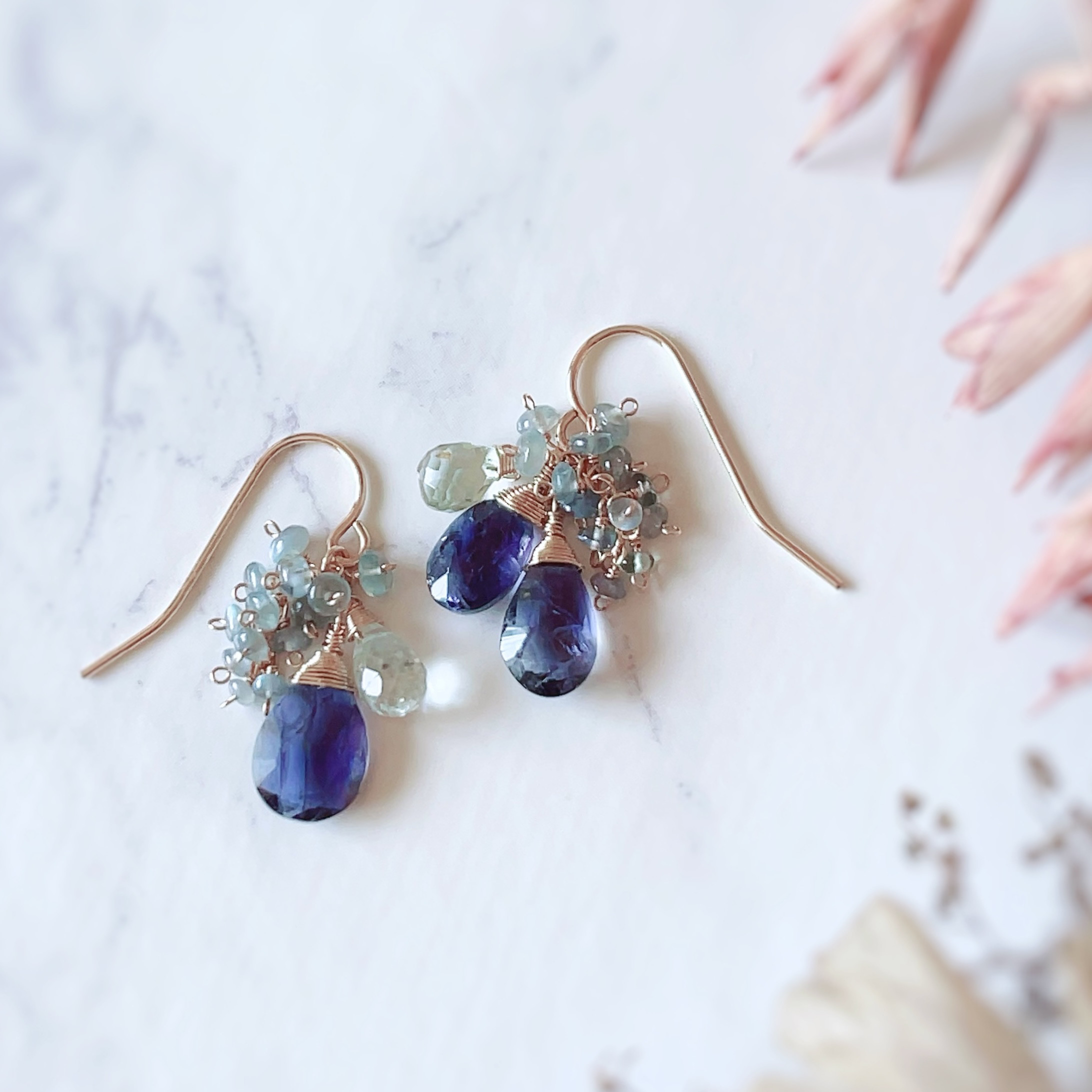 高品質アイオライトとクリソベリルキャッツアイのアシンメトリーブーケ  