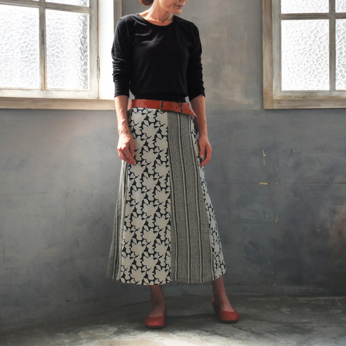 大人の浮き彫り花柄×編みジャガード織りストライプ＊Aライン＊ロング