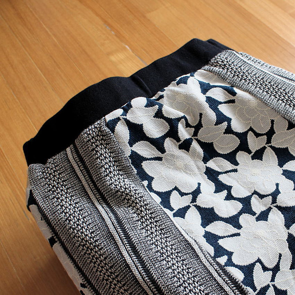 成人壓花印花 x 針織提花條紋 *A字* 長裙 第6張的照片