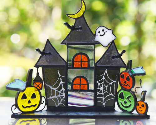 ステンドグラス ハロウィン ハウスとカボチャ コウモリもいるよ