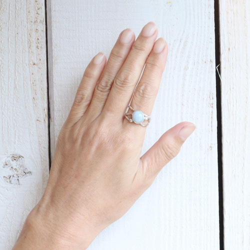 ハンドメイドの糸魚川翡翠リング　シルバーリング 糸魚川ヒスイ シルバー925 リング「草原の風」 唐草彫刻風 22号(サイズ