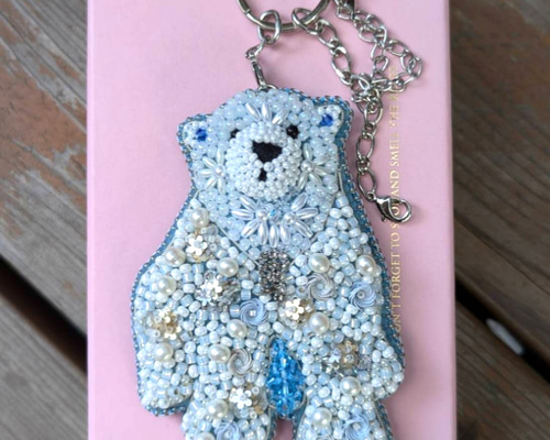 CHANEL♡スパンコール装飾フラワー&クマのブローチノーメーカー