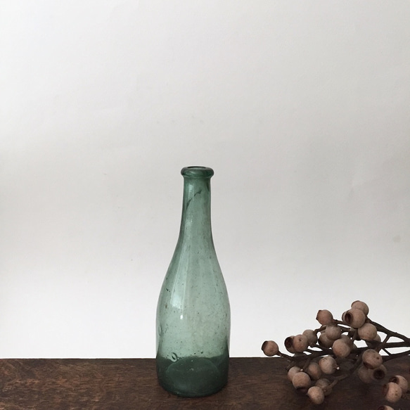 古いミルクボトル 明治のガラス牛乳瓶 古道具 標本箱 フラワーベース