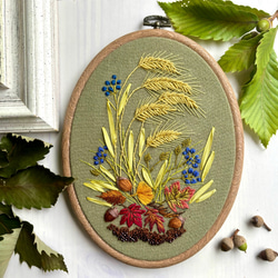 刺繍タペストリー 農園の風景 ラグ チェーンステッチ 襤褸 /K023 受注製作】Autumn leaves ぷっくりドングリ 手刺繍タペストリー