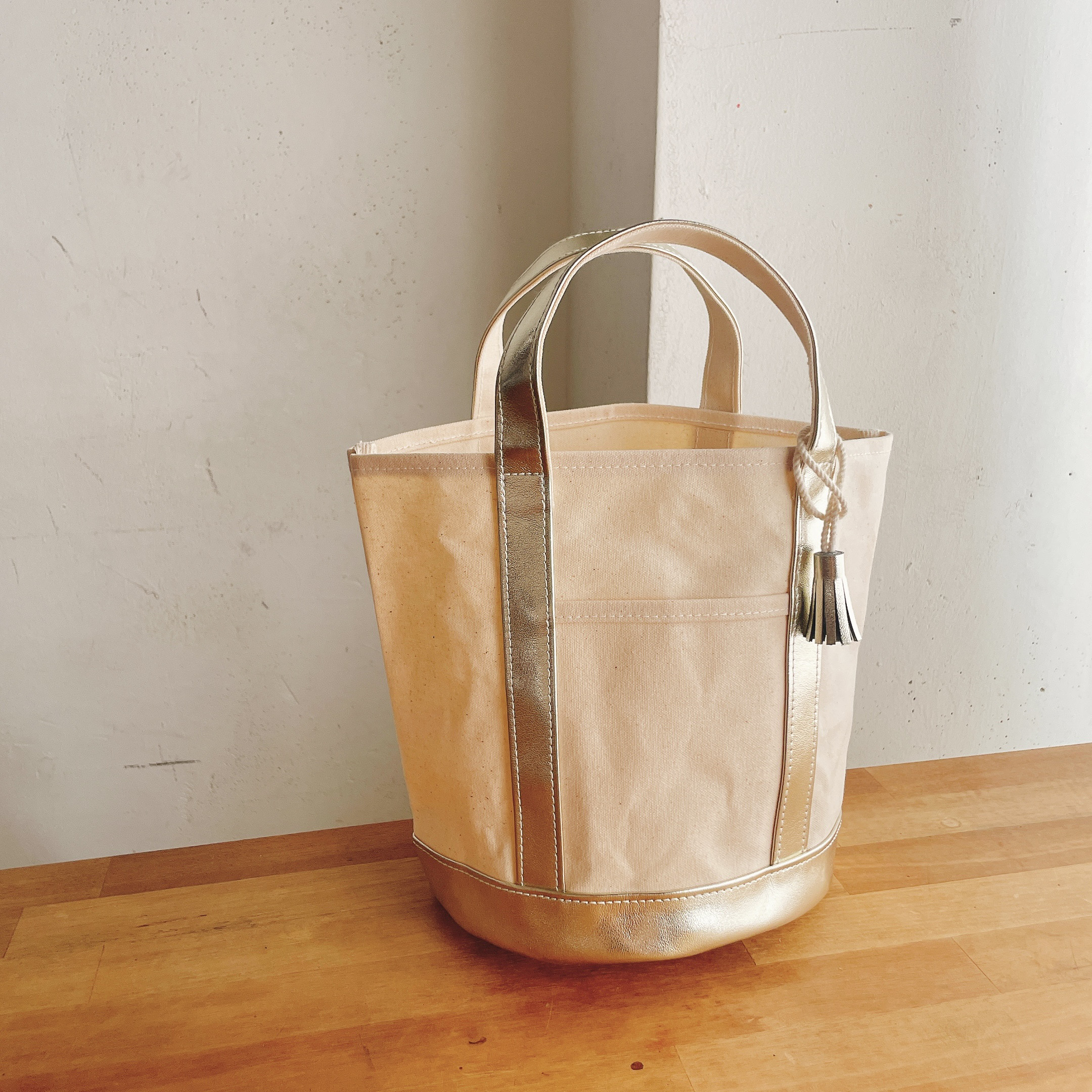 ［S］ゴールドを使った気持ちの上がる帆布のバケツトート！　キナリ×ゴールド