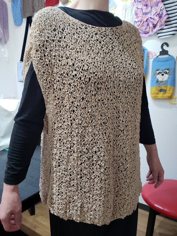 シルク混のシェットランドレース編みのベスト 1枚目の画像