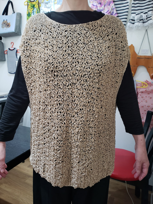 シルク混のシェットランドレース編みのベスト 2枚目の画像