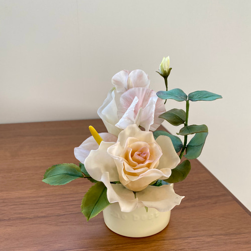 専用　クレイアーティフィシャルフラワー　アレンジメント　樹脂粘土　花 クレイフラワーギフト (@clay.flower.gift) • Instagram photos