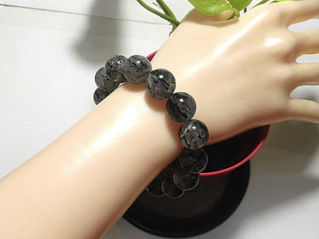 天然石 黒針ルチルクォーツ14.0mm～14.8mm玉ブレスレット 内周：約19.5cm　　240101828