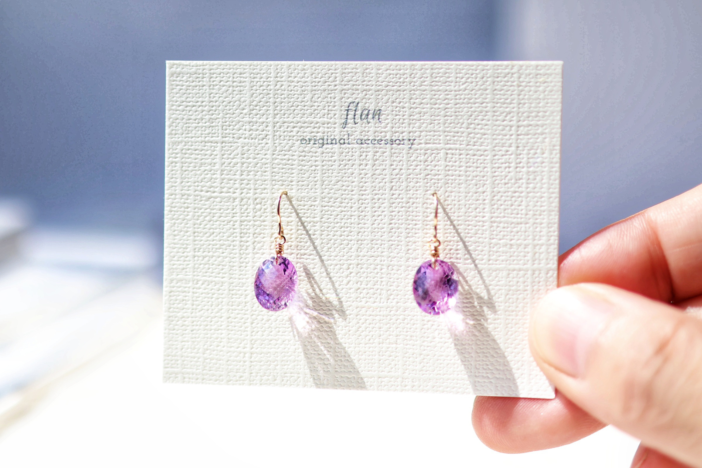 天然石　14kgf アメジストのピアス/イヤリング　ゴールド　ギフト　金属アレルギー対応　上品　パープル　揺れる　小ぶり