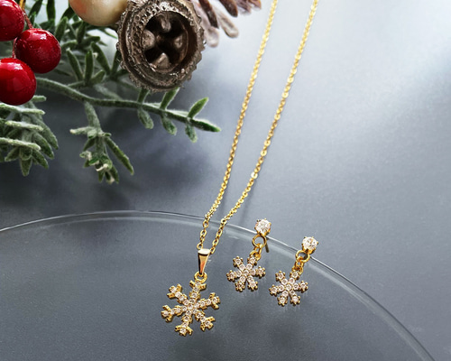 新品未使用eteエテクリスマス限定コフレピアスセット18K 新品未使用eteエテクリスマス限定コフレピアスセット18K - メルカリ