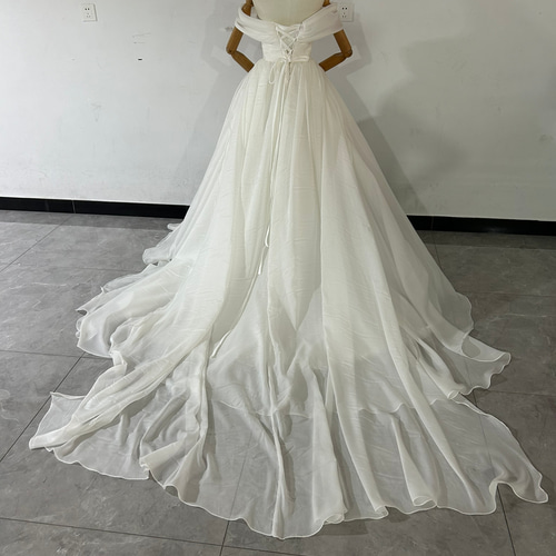 ウエディングドレス オフショルダー 快適な生地 ロングトレーン 披露宴  