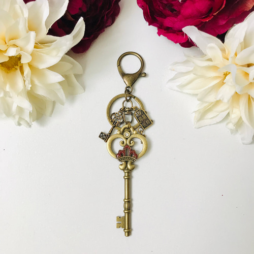 不思議の国のアリス」【カギ】アンティークゴールド キーホルダー
