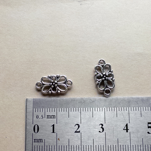 10個＊ 透かし コネクター リーフ フラワー 16x8mm 合金 アンティーク