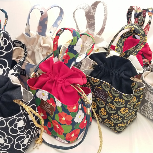 送料無料！ 和柄セット① ハンドメイド 巾着バッグ スマホショルダー 浴衣 ショルダーバッグ 和柄 菊 巾着袋 ショルダーバッグ 3ksfactory  通販｜Creema(クリーマ) 18172201