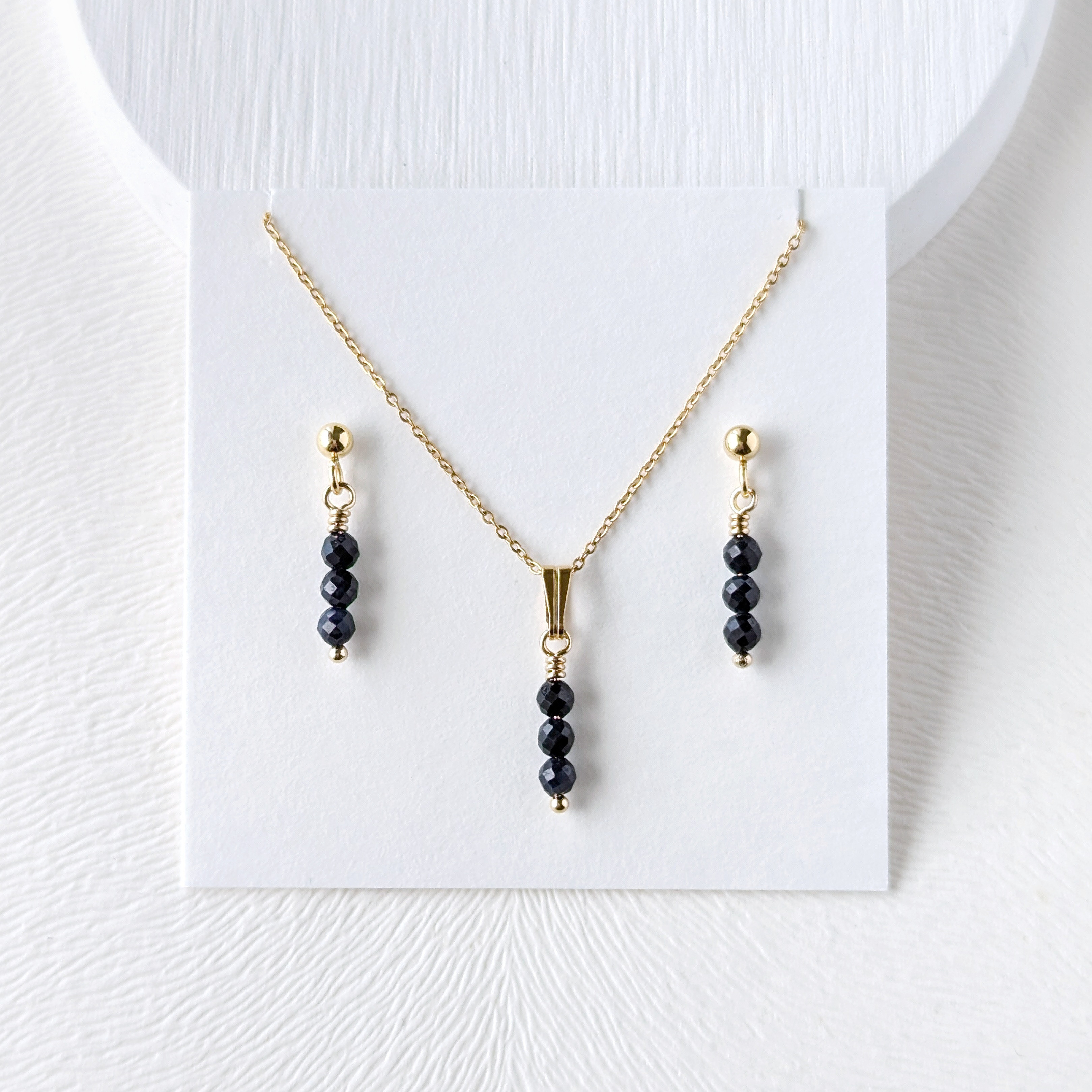 ＊2点セット＊ 小さなサファイアの3粒ミニスティックピアス/イヤリング＆ネックレスセット 9月誕生石