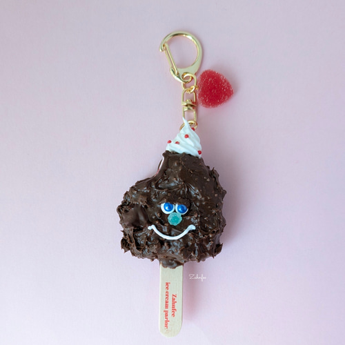 チョコクランチアイスさんキーホルダー(ストロベリー) ブローチ
