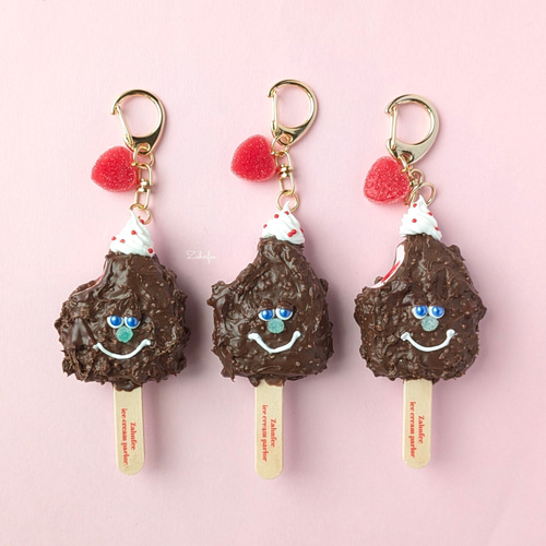 チョコクランチアイスさんキーホルダー(ストロベリー) ブローチ