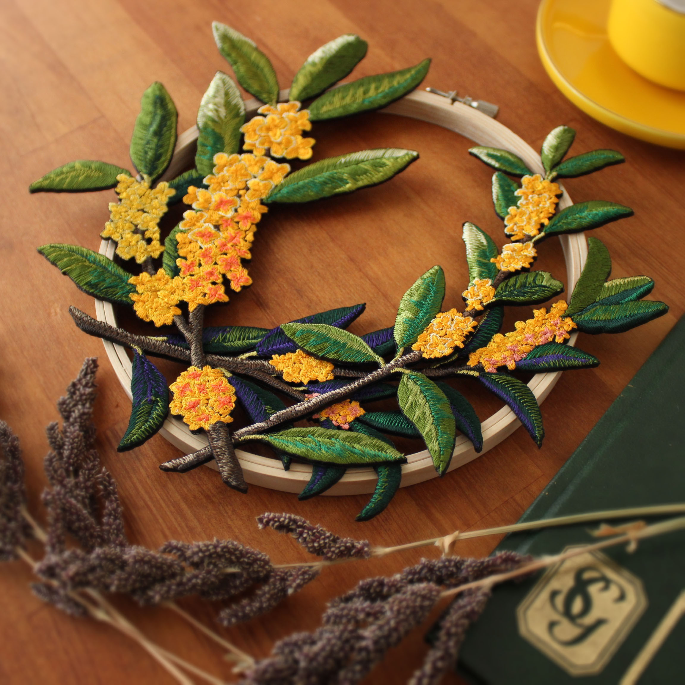 秋めく金木犀の刺繍リース リース Ami 通販 18172552｜Creema