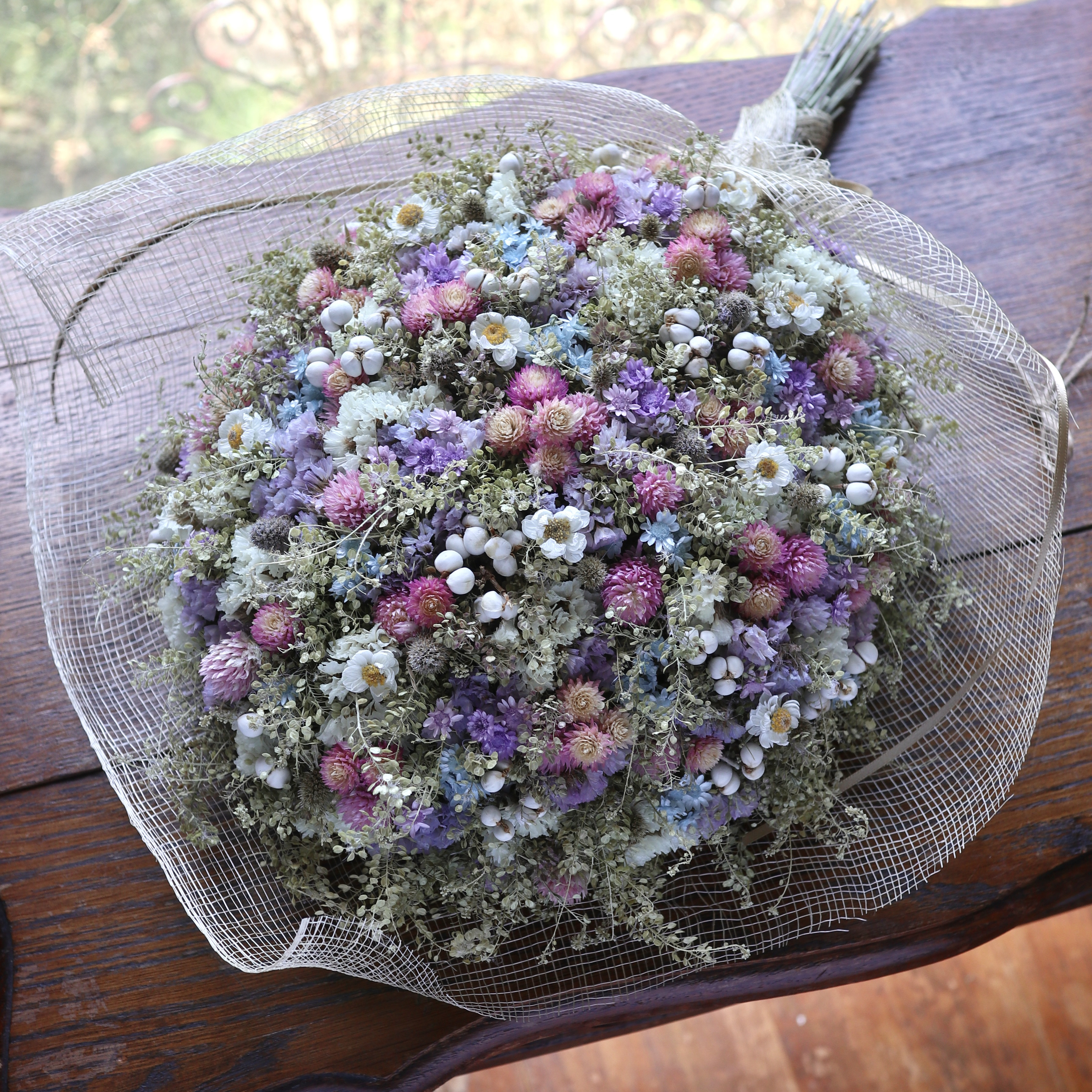 50cm) マメグンバイナズナと千日紅と淡い小花のお花畑ブーケ/スワッグ  