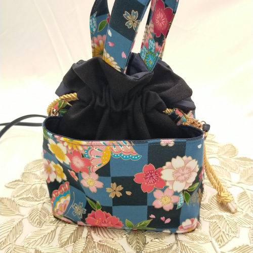 HERMES レア 希少 バタフライ 蝶柄 巾着 肩掛け ヴィンテージ ショルダーバッグ HERMES レア 希少 バタフライ 蝶柄 巾着 肩掛け ヴィンテージ