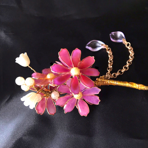 かんざしCOSMOS 〈秋桜〉 レジンとワイヤーで作る花の簪