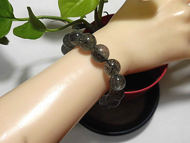 天然石 黒針ルチルクォーツ13.0mm～13.8mm玉ブレスレット 内周：約18.2cm　　240101833
