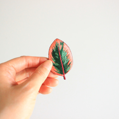 観葉植物の刺繍ブローチ ブローチ Ami 通販 18173088｜Creema
