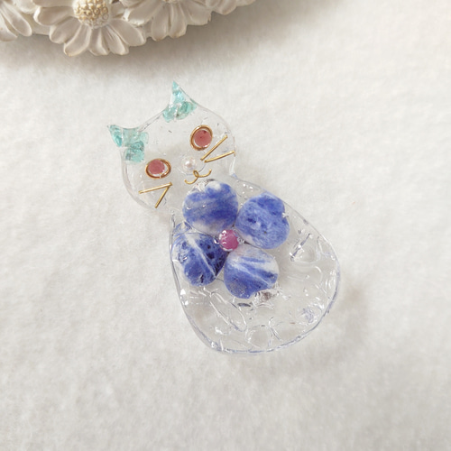 オリジナル一点物 ハンドメイド ネコ天然石ブローチ（ソーダライト 