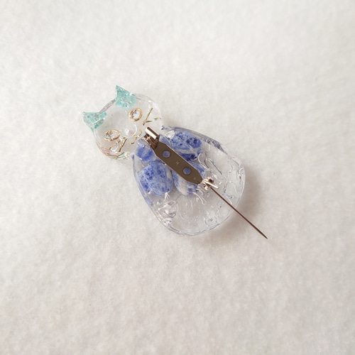 オリジナル一点物 ハンドメイド ネコ天然石ブローチ（ソーダライト 