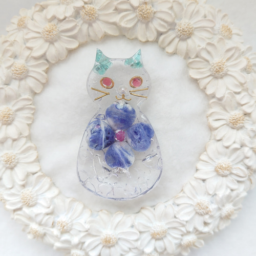 オリジナル一点物 ハンドメイド ネコ天然石ブローチ（ソーダライト 