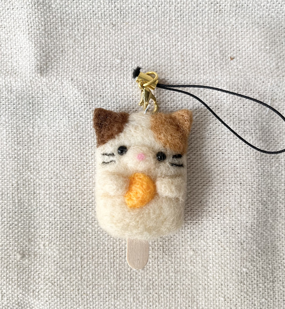 ねこちゃんアイスのストラップ 羊毛フェルト 〜受注制作〜 バッグ  