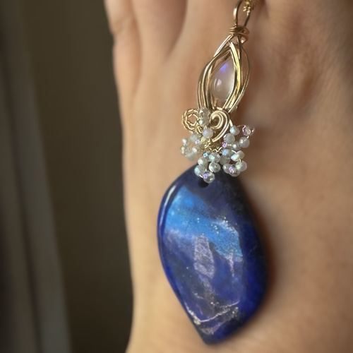 ラピスラズリとブルームーンストーンの14kgfワイヤージュエリー ラピスラズリとブルームーンストーンの14kgfワイヤージュエリー