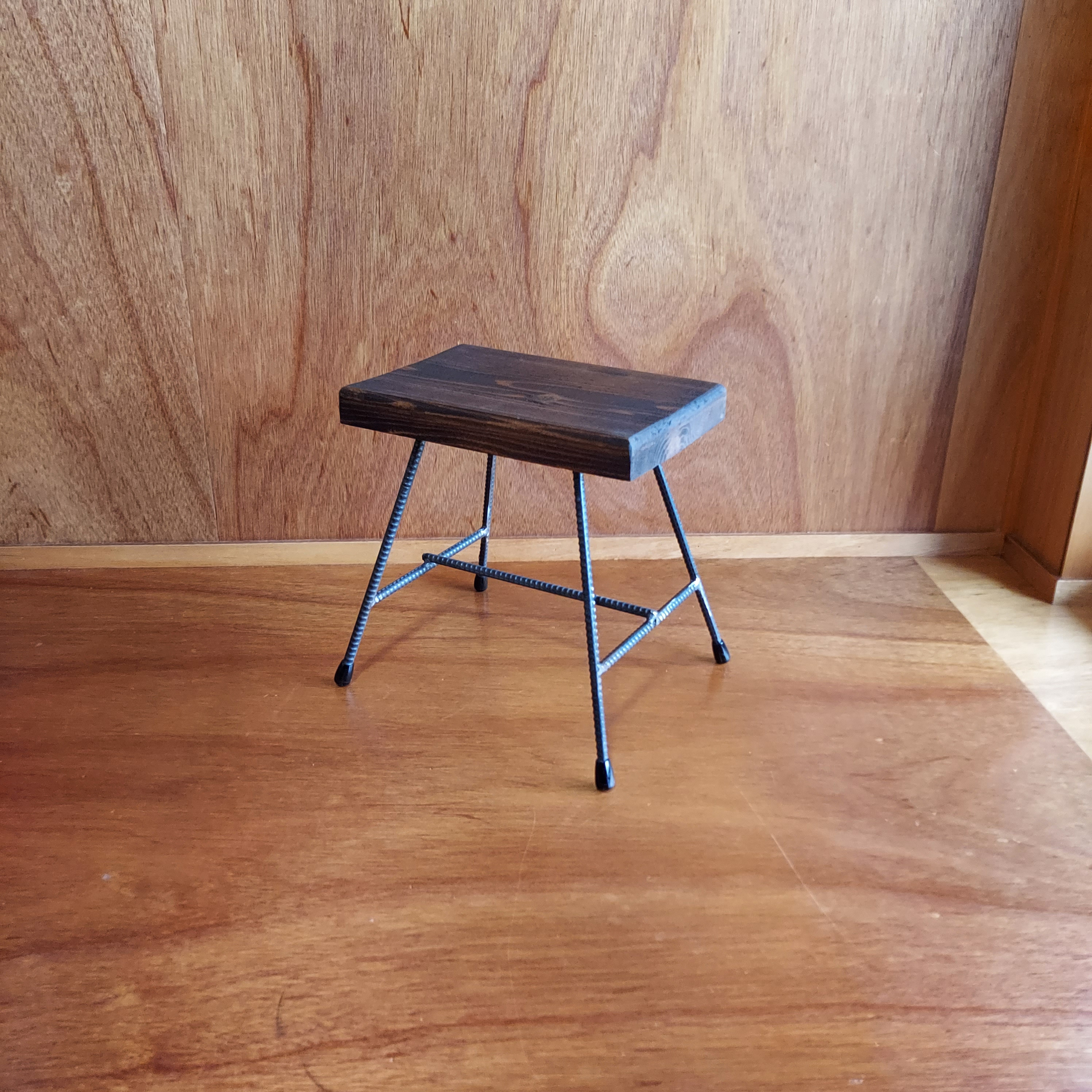 小さな椅子　花台