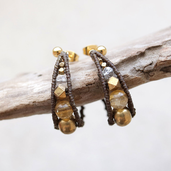 エキゾチックフープシトリン天然石マクラメピアスmacp119エスニックアジアンエキゾチックなアレルギーフリーピアス 1枚目の画像