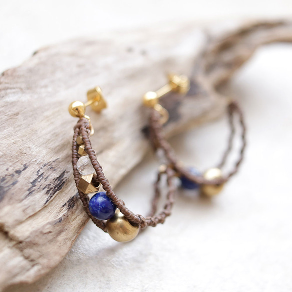 エキゾチックフープラピスラズリ天然石マクラメピアスmacp120エスニックアジアンエキゾチックなアレルギーフリー 2枚目の画像