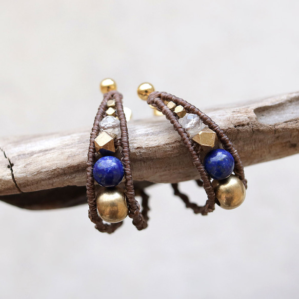 エキゾチックフープラピスラズリ天然石マクラメピアスmacp120エスニックアジアンエキゾチックなアレルギーフリー 1枚目の画像