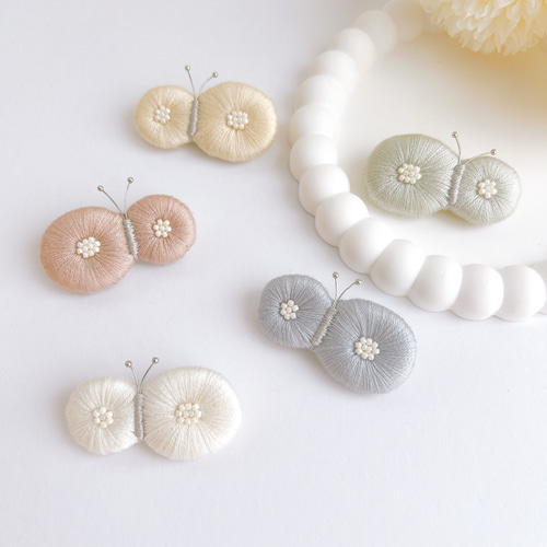 大きめちょうちょのふっくら刺繍ブローチ（緑・グリーン） ブローチ