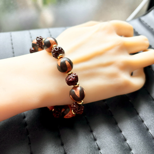 特別出品 虎牙天珠 勝利 交通安全 ブレスレット dzi ＊ ΚΑйON ＊ 通販