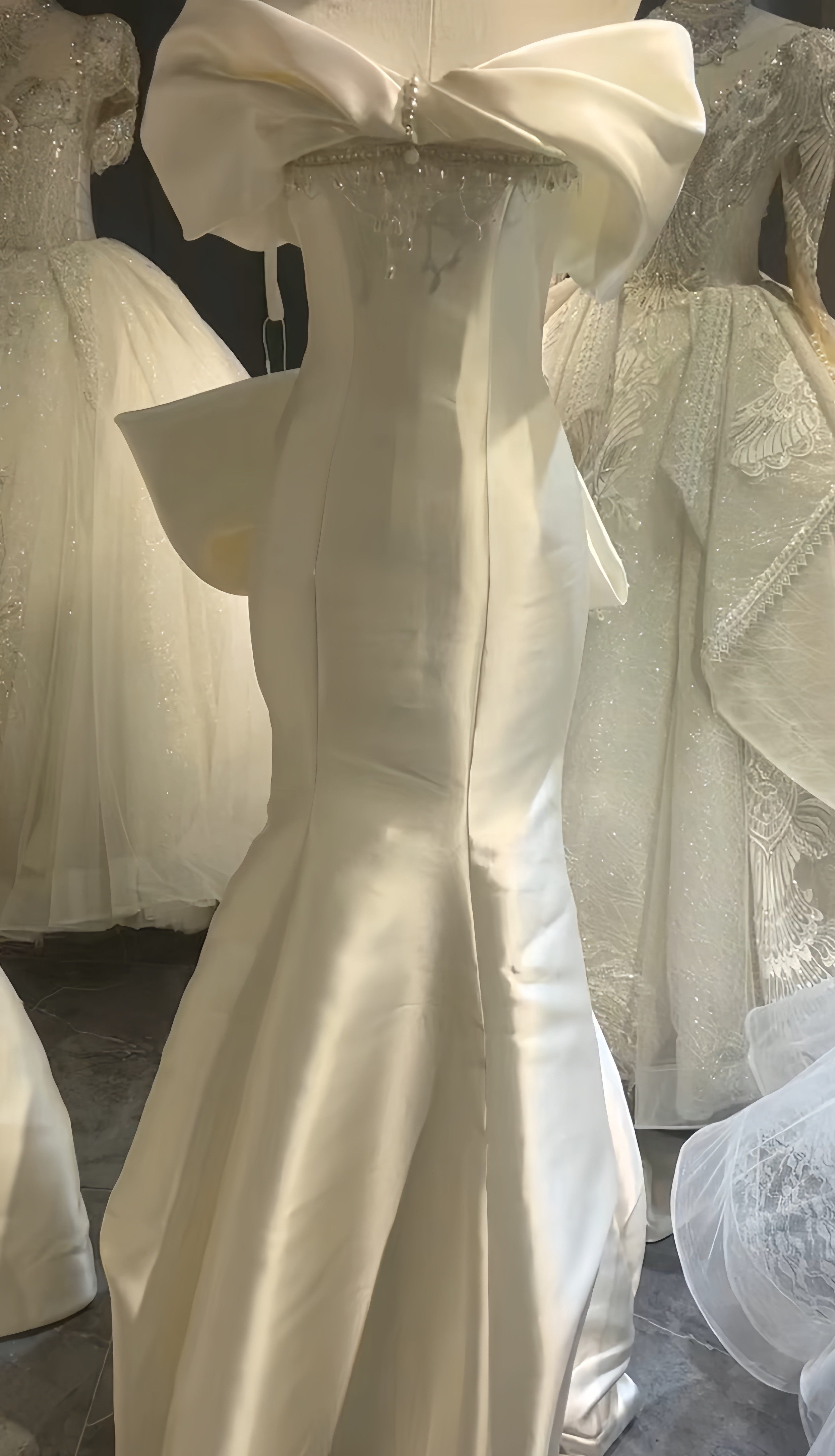 オフショルダー　マーメイドドレス　高級サテン　シンプルなウェディングドレス　パーティードレス　前撮りお呼ばれ披露宴二次会