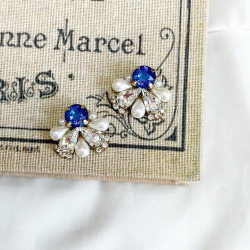 ロイヤルブルー＊スワロフスキー×ドロップパールのピアス/イヤリング