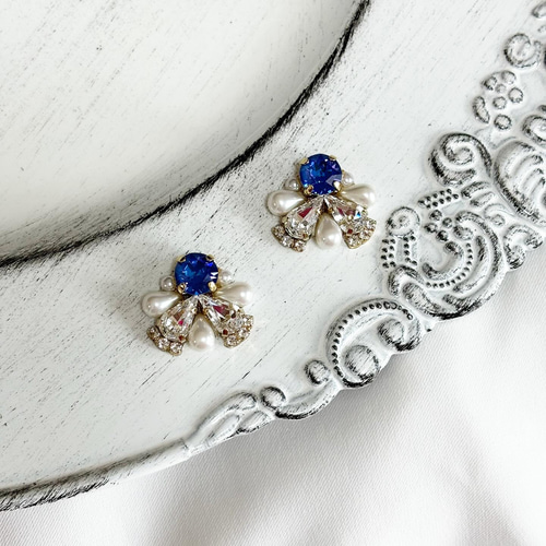 ロイヤルブルー＊スワロフスキー×ドロップパールのピアス/イヤリング