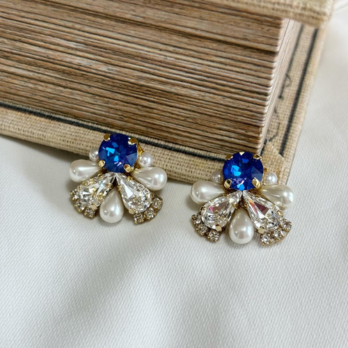 ロイヤルブルー＊スワロフスキー×ドロップパールのピアス/イヤリング