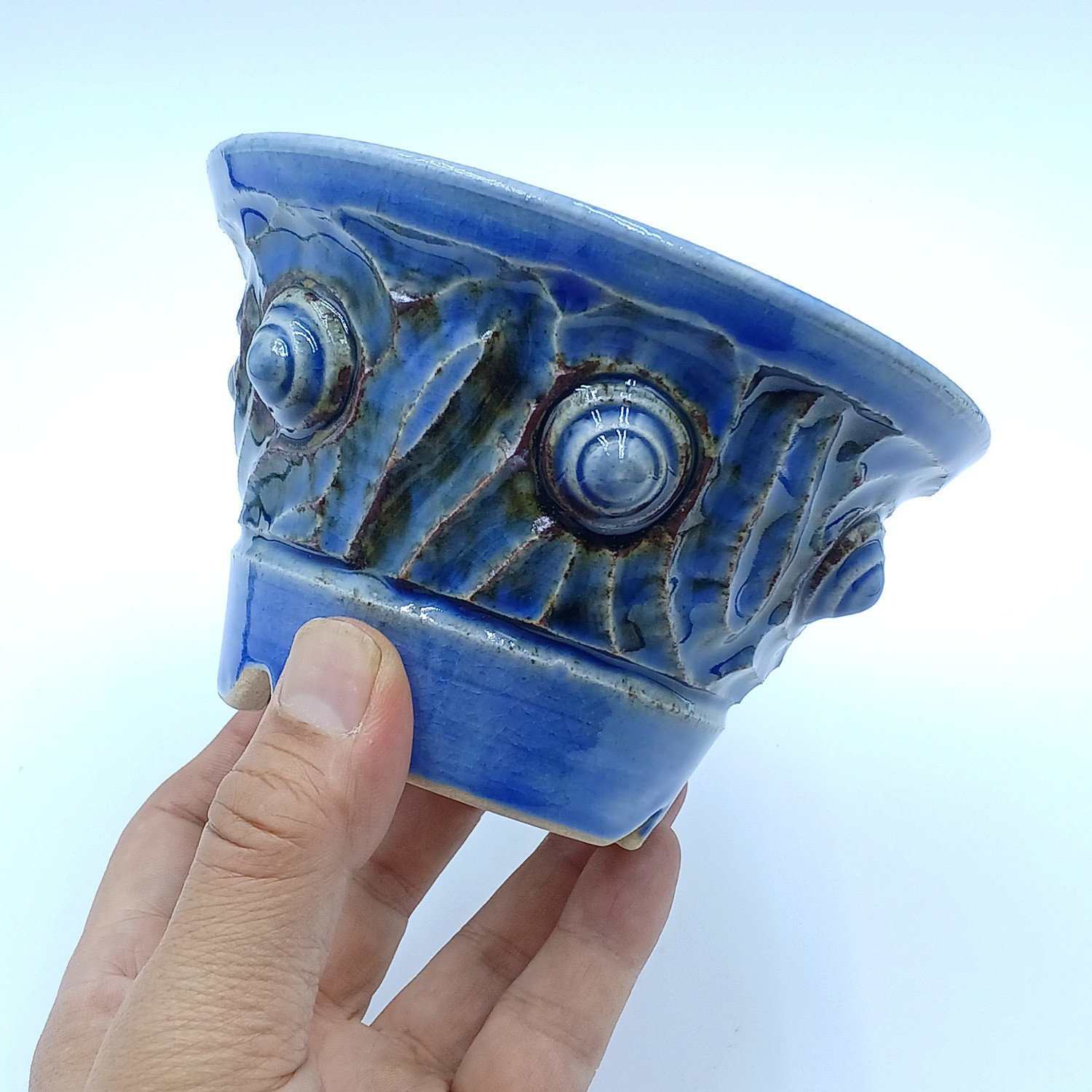 3.5号　BsLab の植木鉢 A-4 (青釉・彫文・貼り付け)