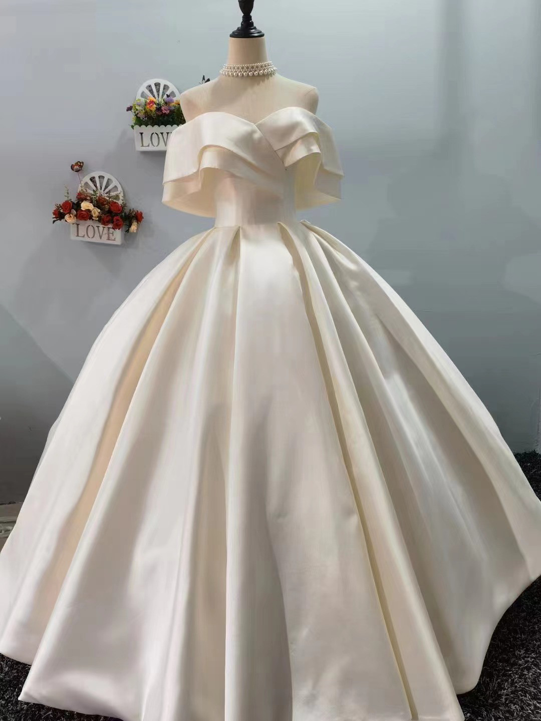 送料無料！ウエディングドレス  オフショルダー アイボリー  Aライン スレンダーライン  ブライダル  ロングドレス 31,785円