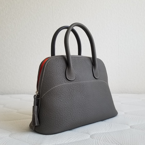 上品で可愛らしいハンドバッグ（ブガッティタイプ）』（フランス産