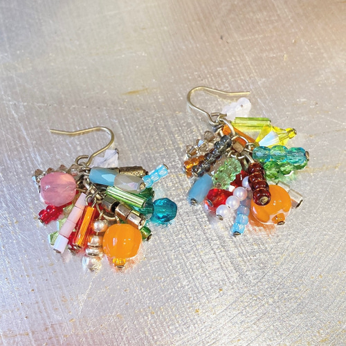 定番のお歳暮&冬ギフトの商品をすべ カラフルビーズフリンジ ピアス（フック・チェーン のピアス アクセサリー