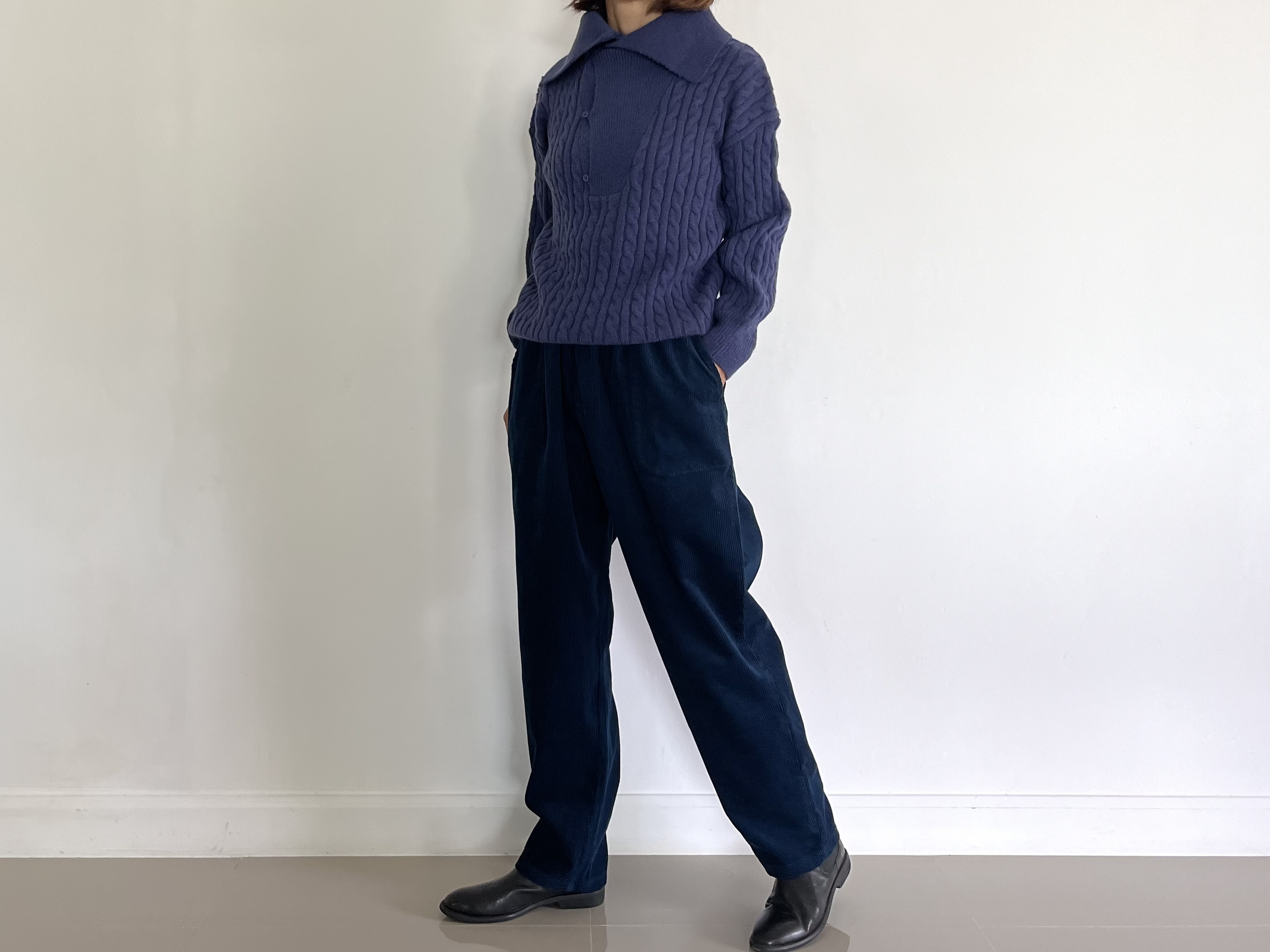 すっきり見える落ち感ワイドパンツ-重く見せない、体型カバーもスマートに。　ゴーデュロイ 紺　コットン  P560