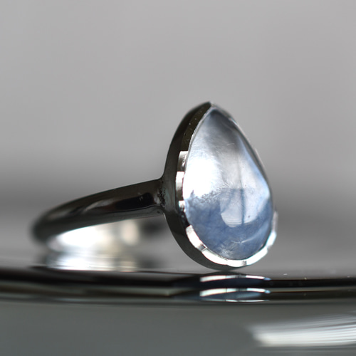 デュモルチェライトインクオーツ 粒の装飾入り幅広いリング | nekkah